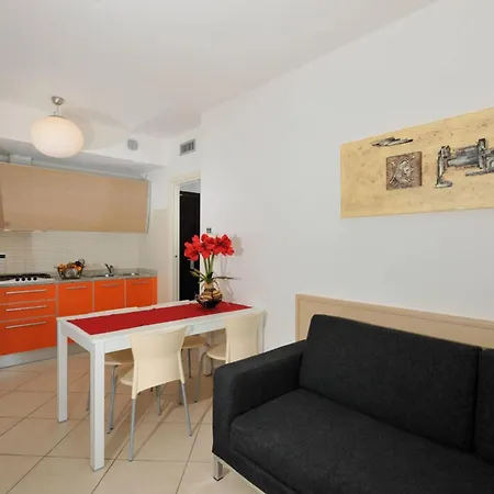 Apartment Cozy Coastal Haven With Air Conditioning *