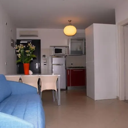 Διαμέρισμα Cozy Coastal Haven With Air Conditioning